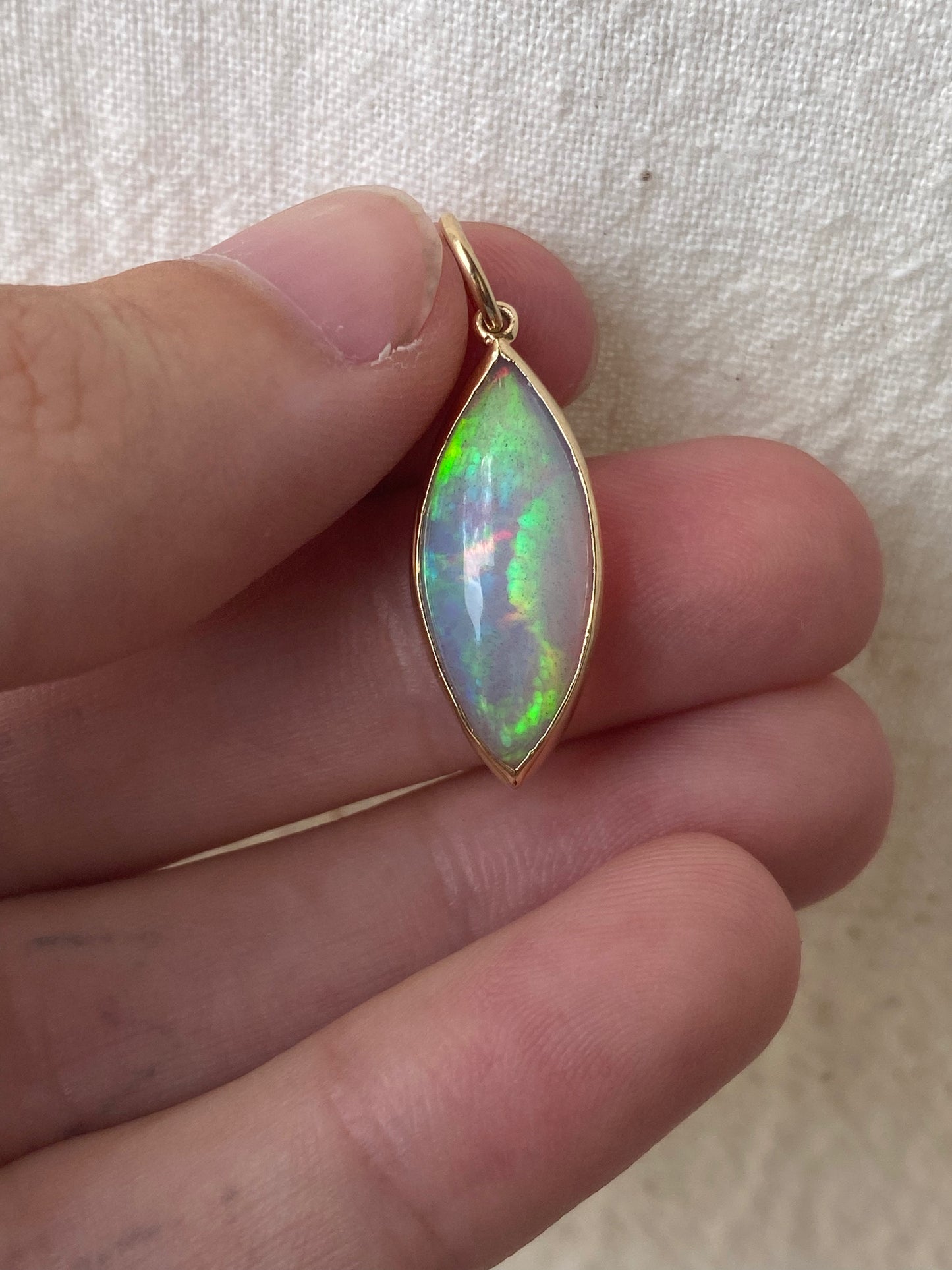 14kt 4.94ctw opal pendant
