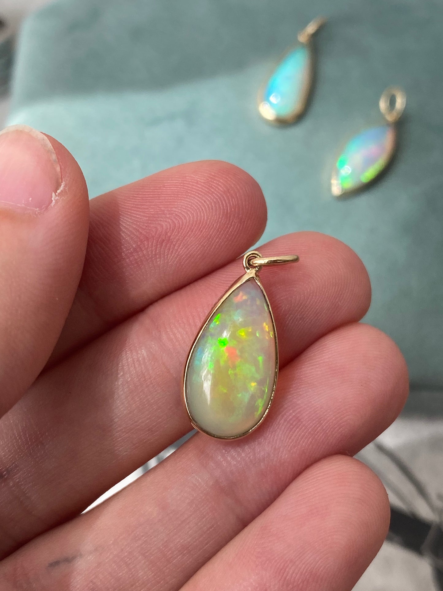 14kt 4.90ctw opal pendant