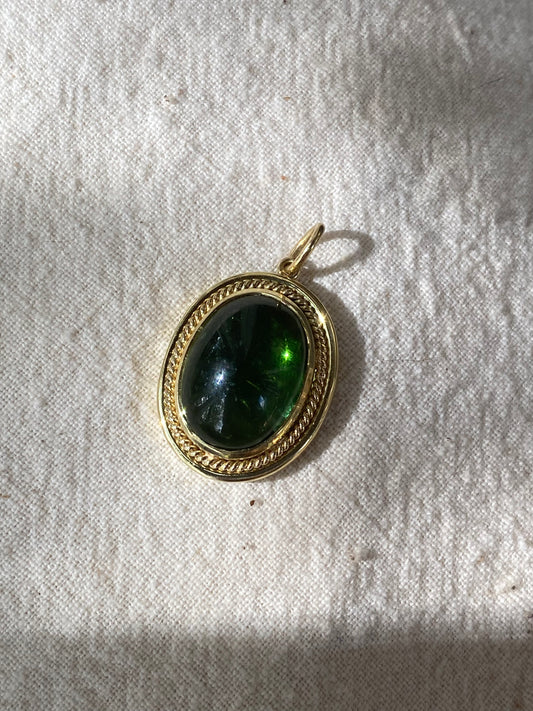 18kt tourmaline cabochon pendant
