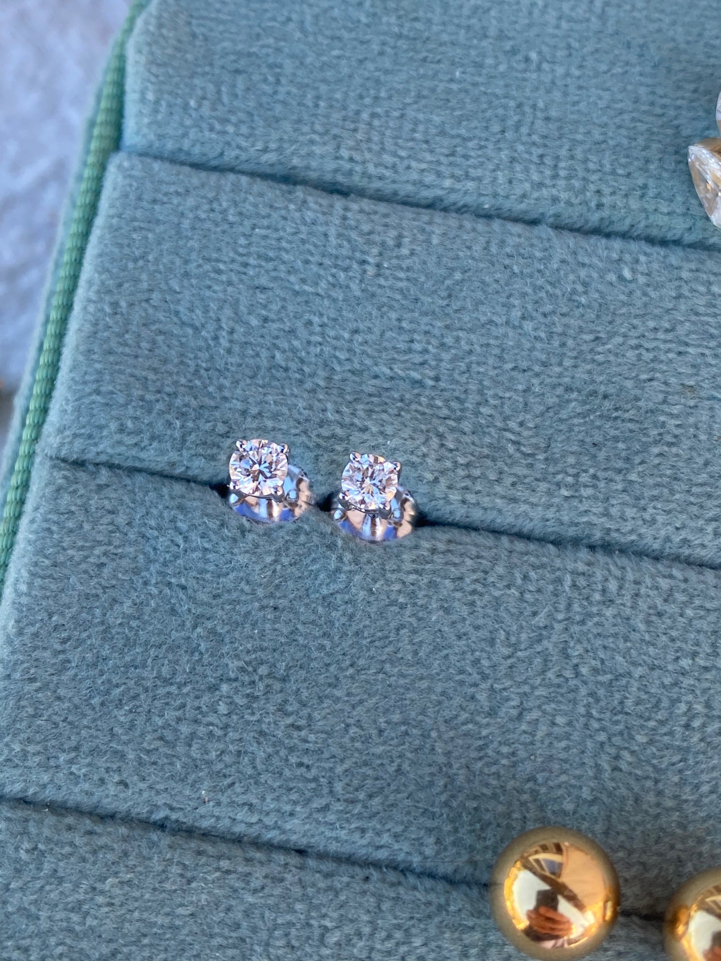 14kt .20ctw diamond studs