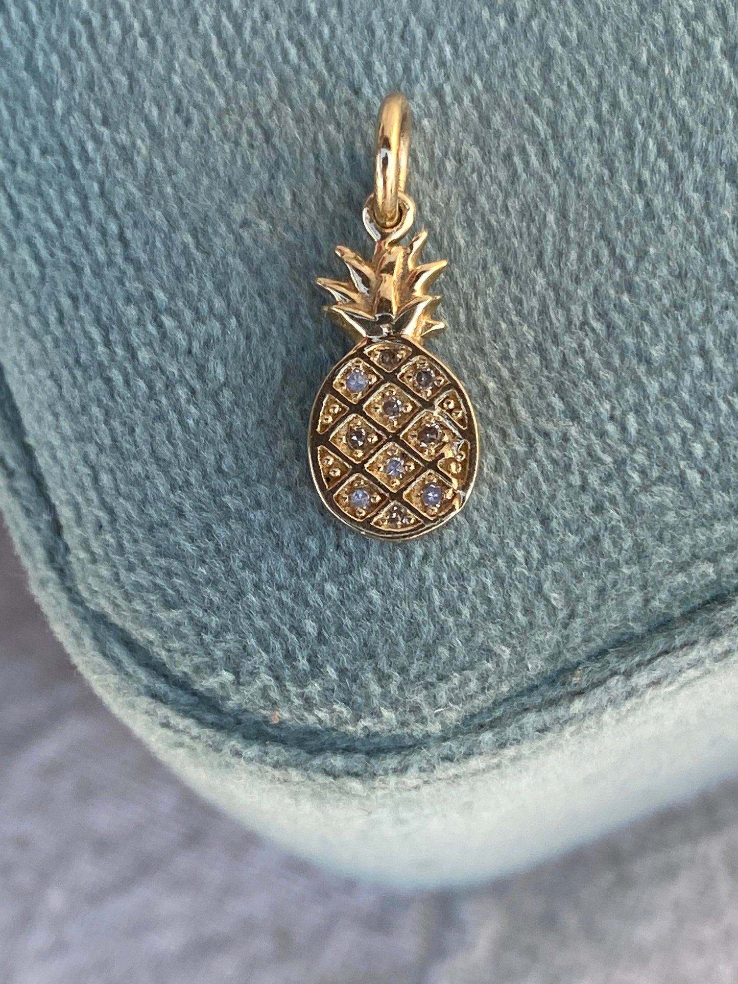 14kt diamond pineapple
