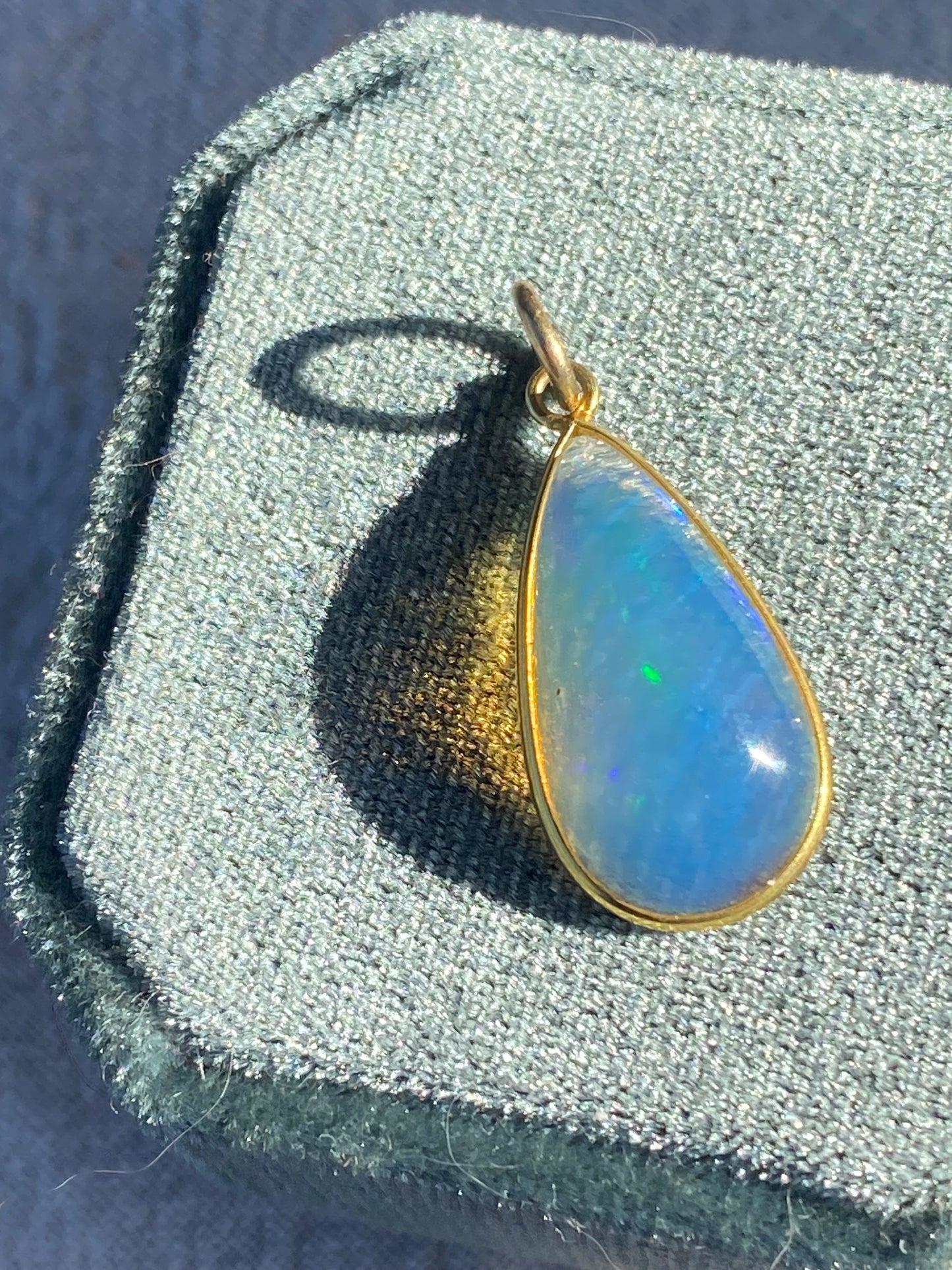 18kt opal cabochon bezel pendant