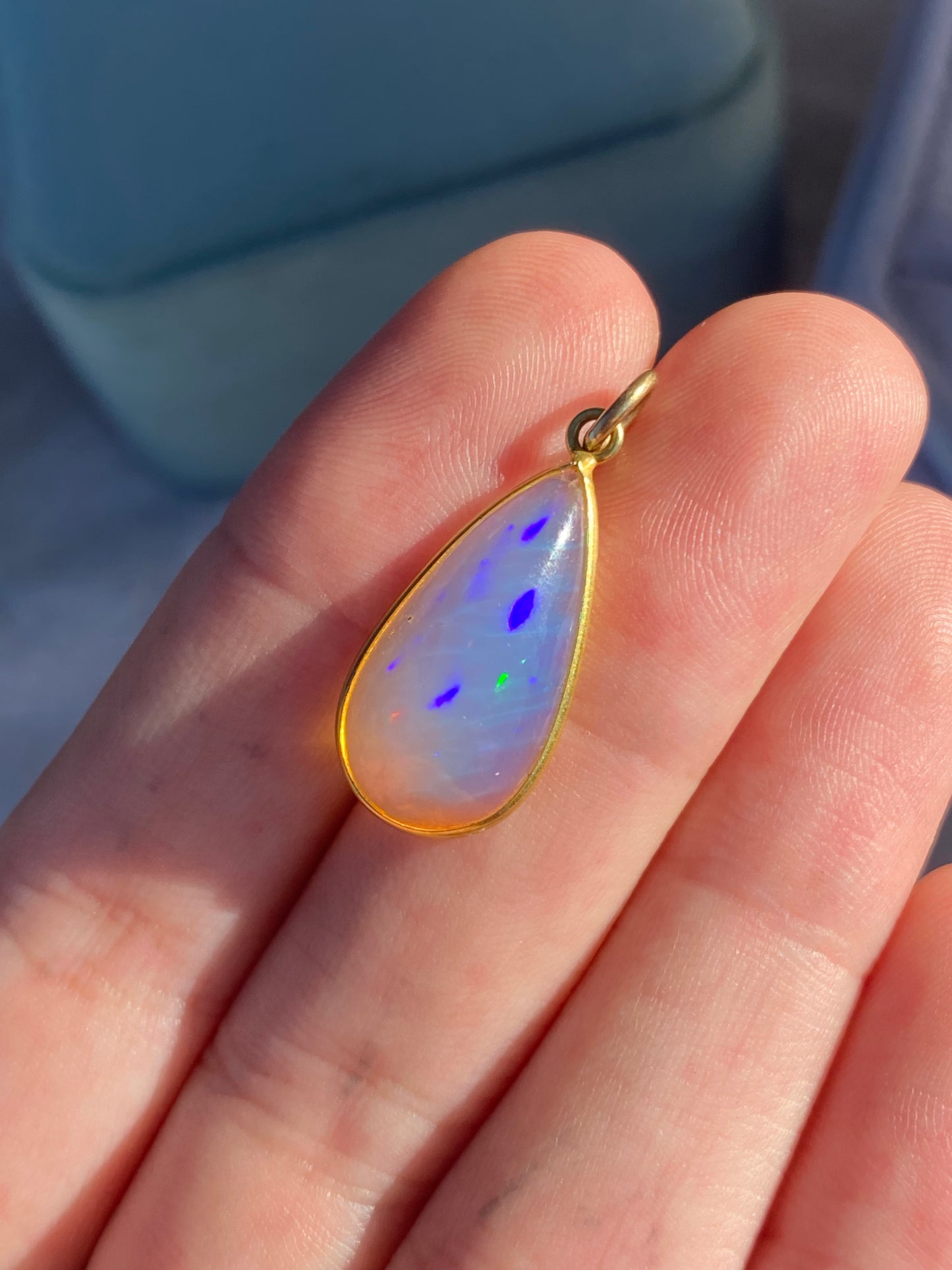 18kt opal cabochon bezel pendant