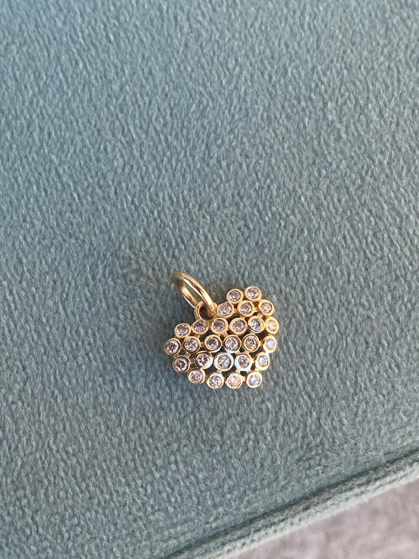 14kt .27ctw bezel diamond heart pendant