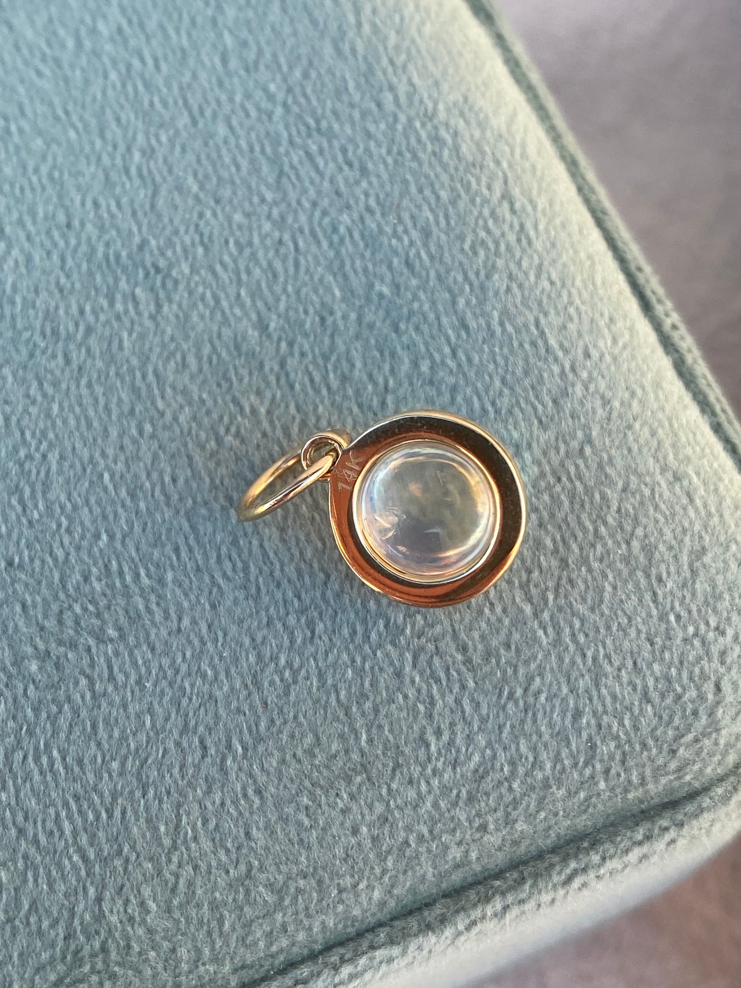 14kt 3.04ctw cabochon moonstone diamond pendant