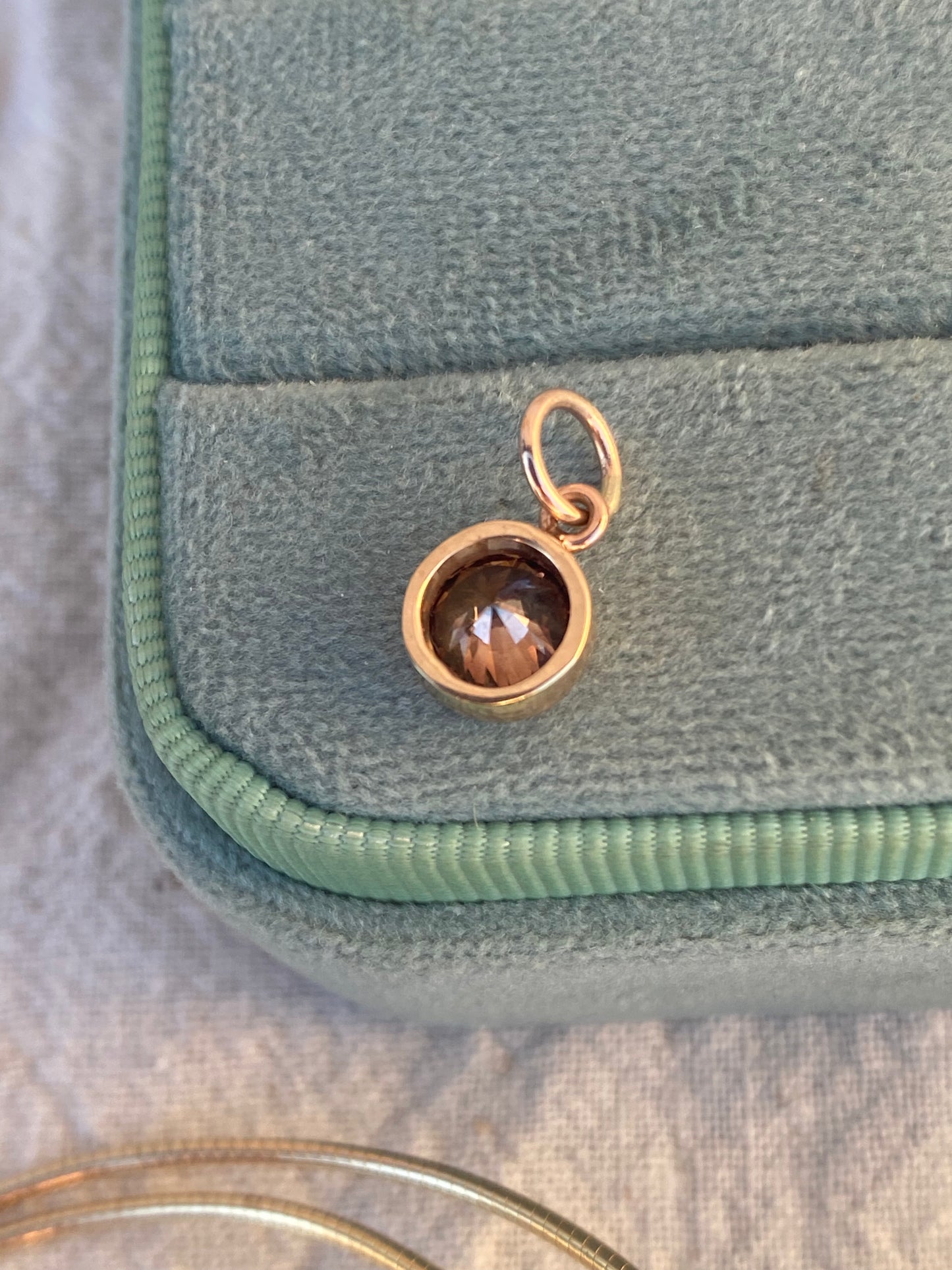 14kt congac bezel diamond pendant