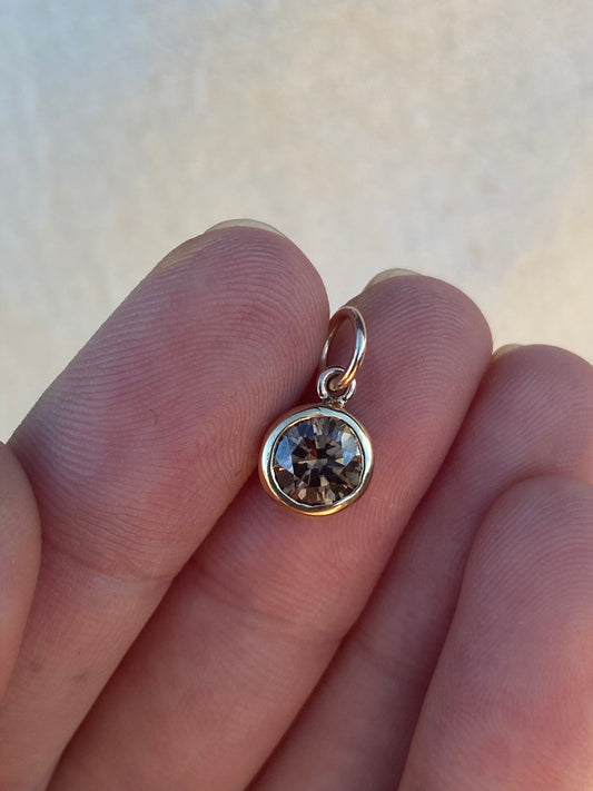 14kt congac bezel diamond pendant
