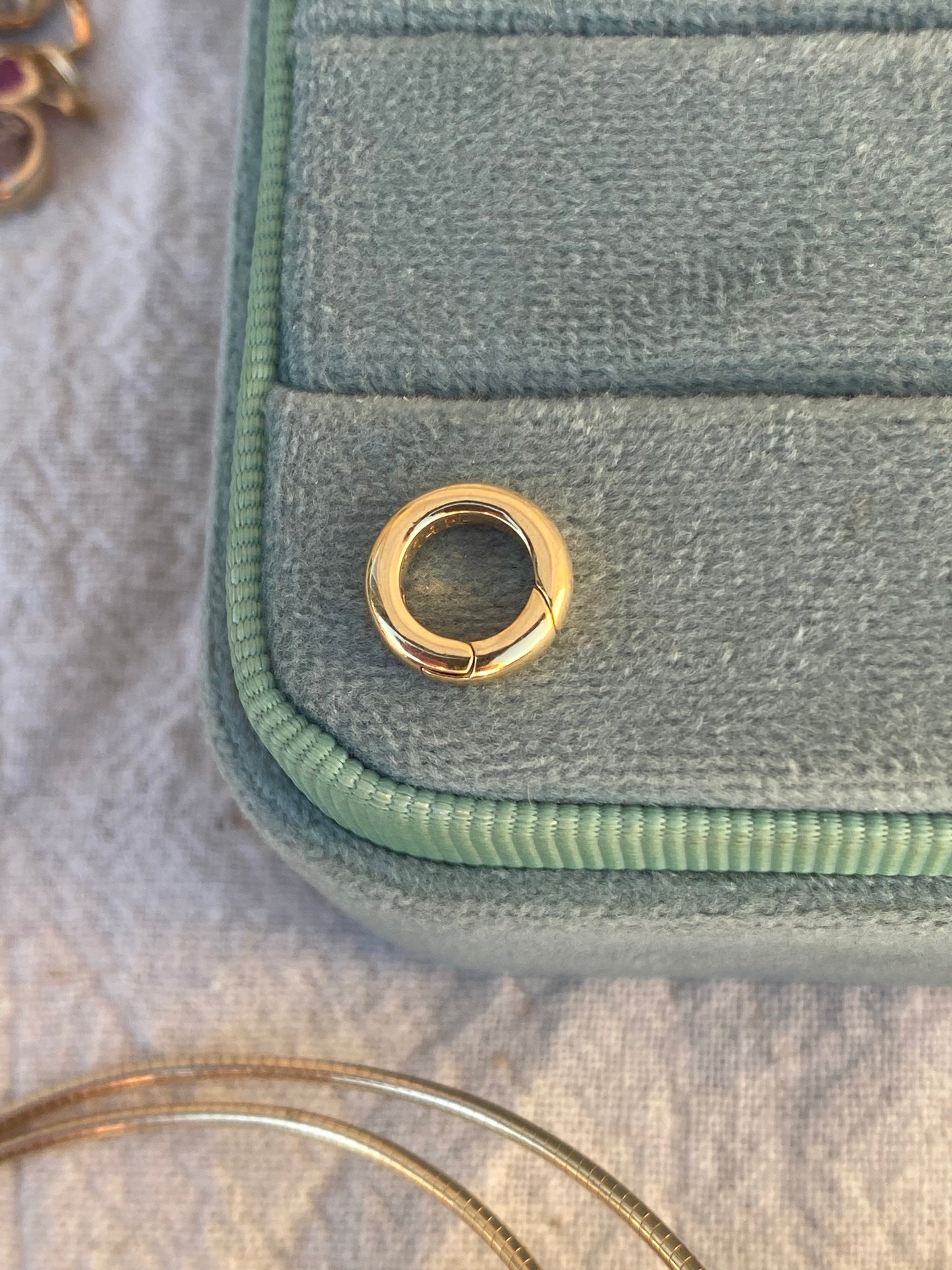 14kt circle push connector