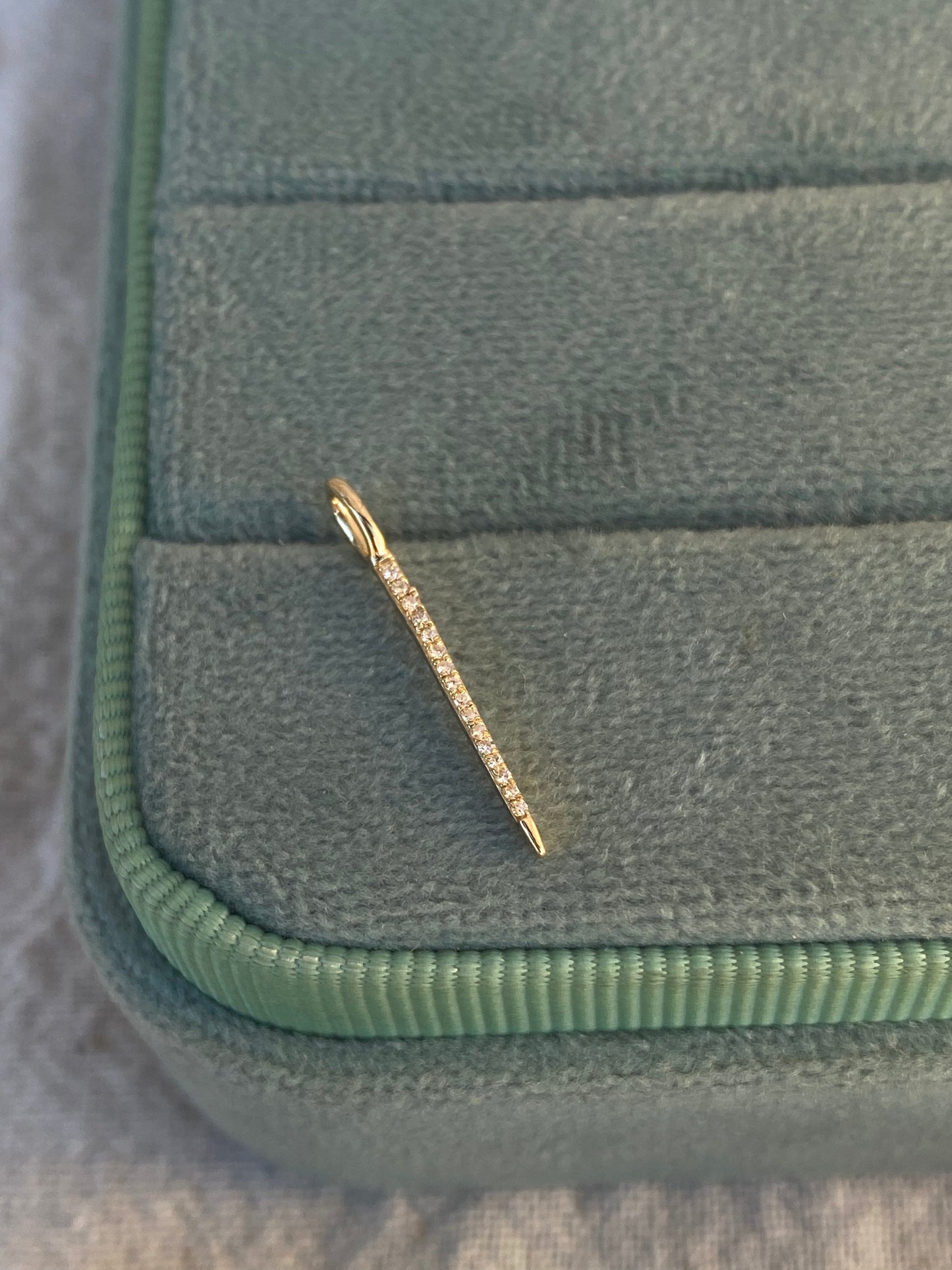 14kt diamond spike