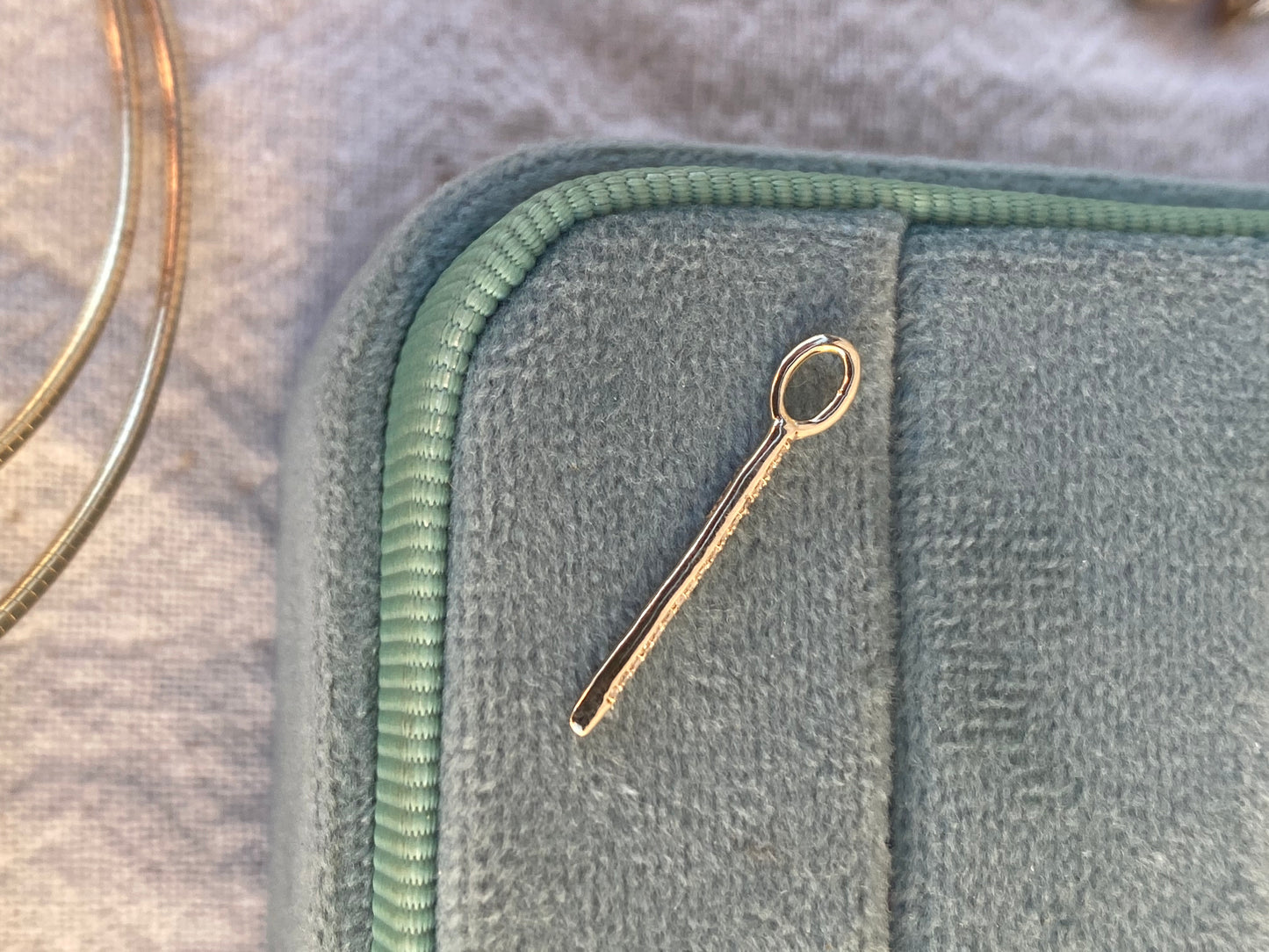 14kt diamond spike