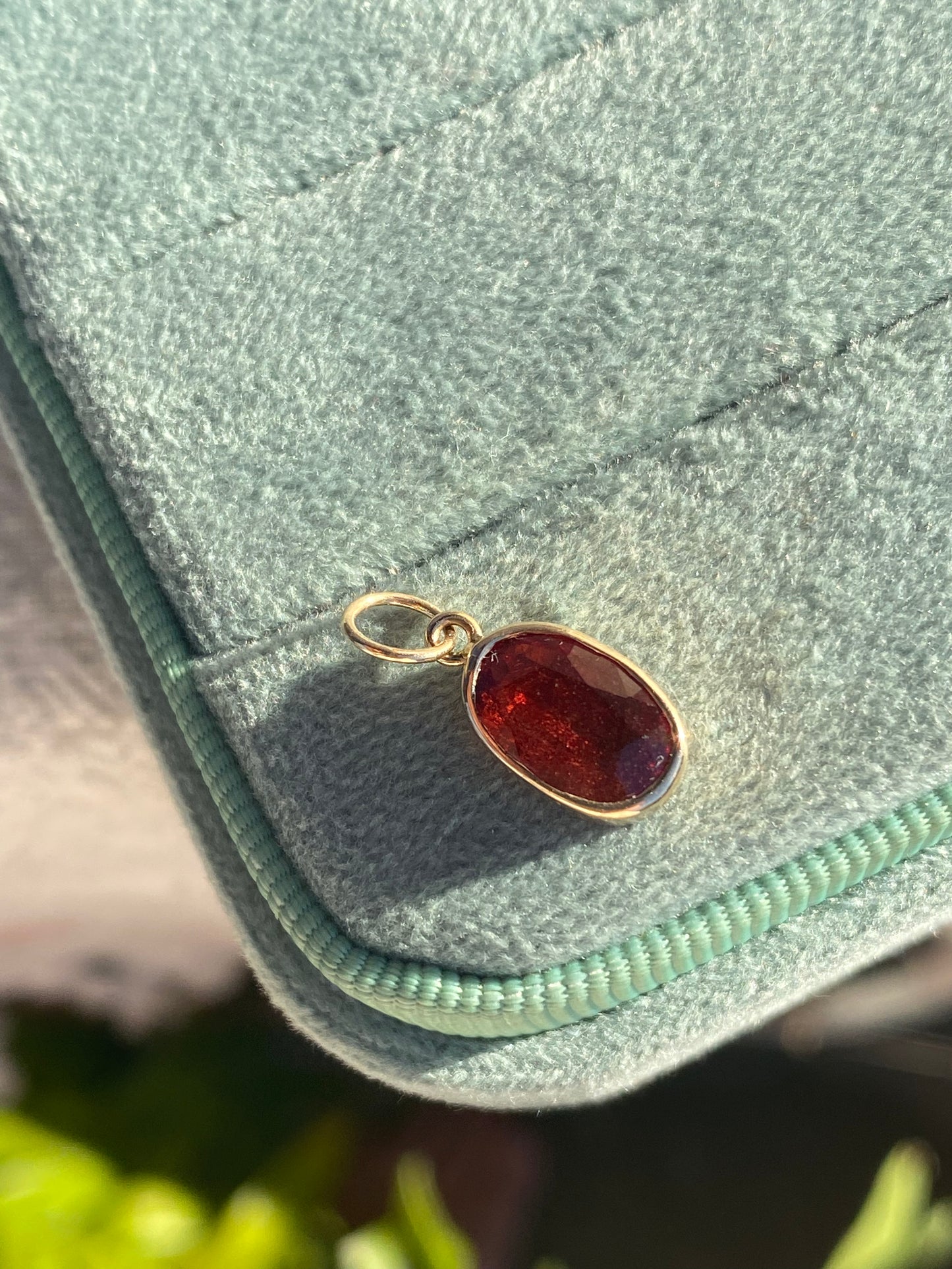 14kt 1.81ctw sapphire bezel pendant