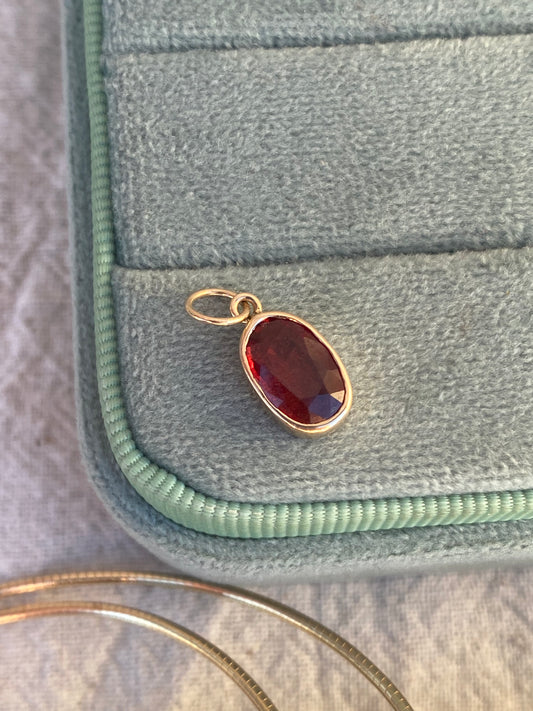 14kt 1.81ctw sapphire bezel pendant