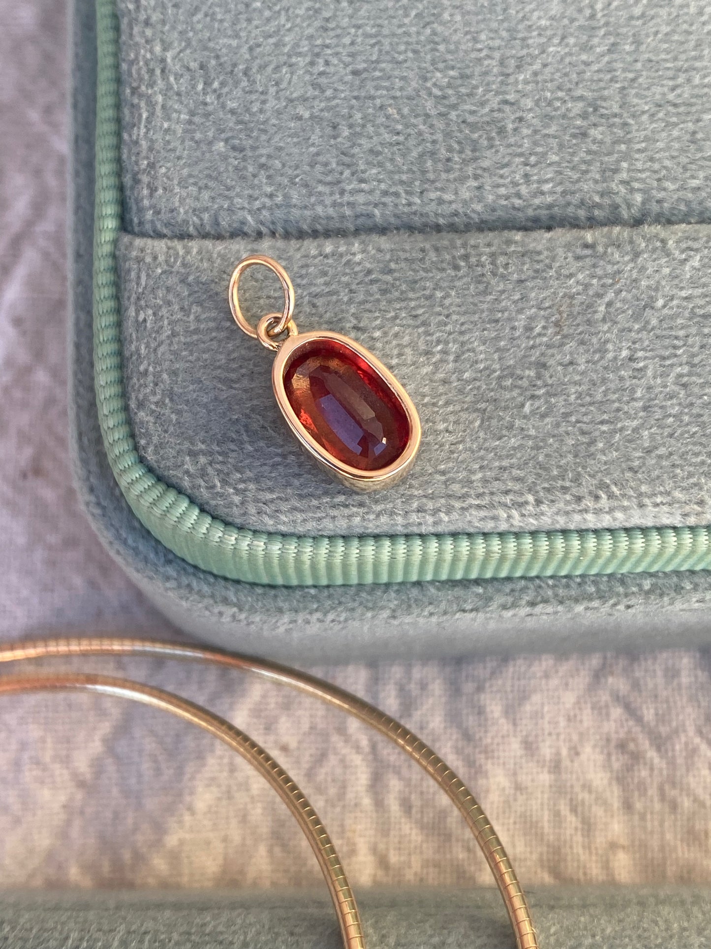 14kt 1.81ctw sapphire bezel pendant