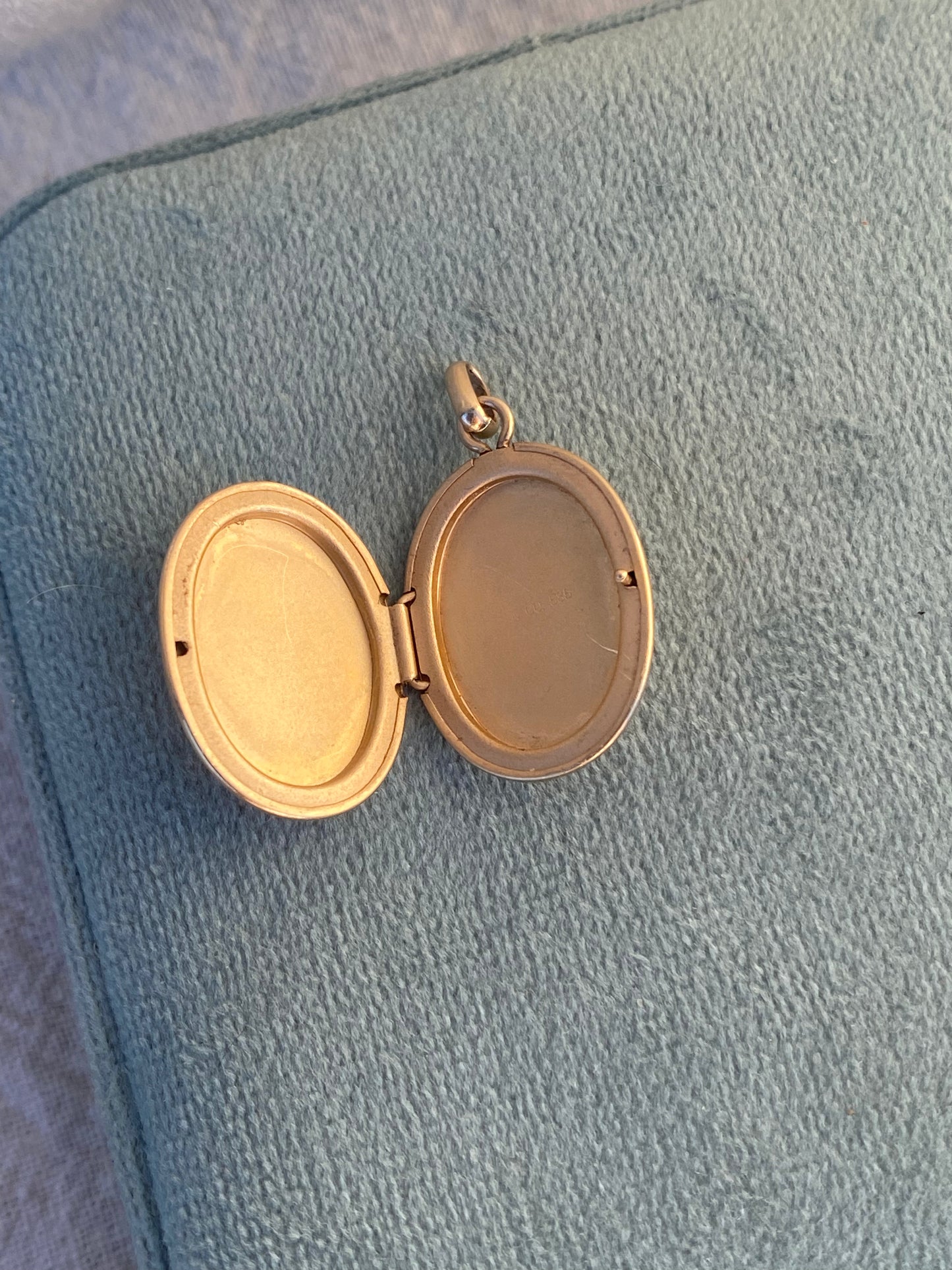 14kt vintage locket