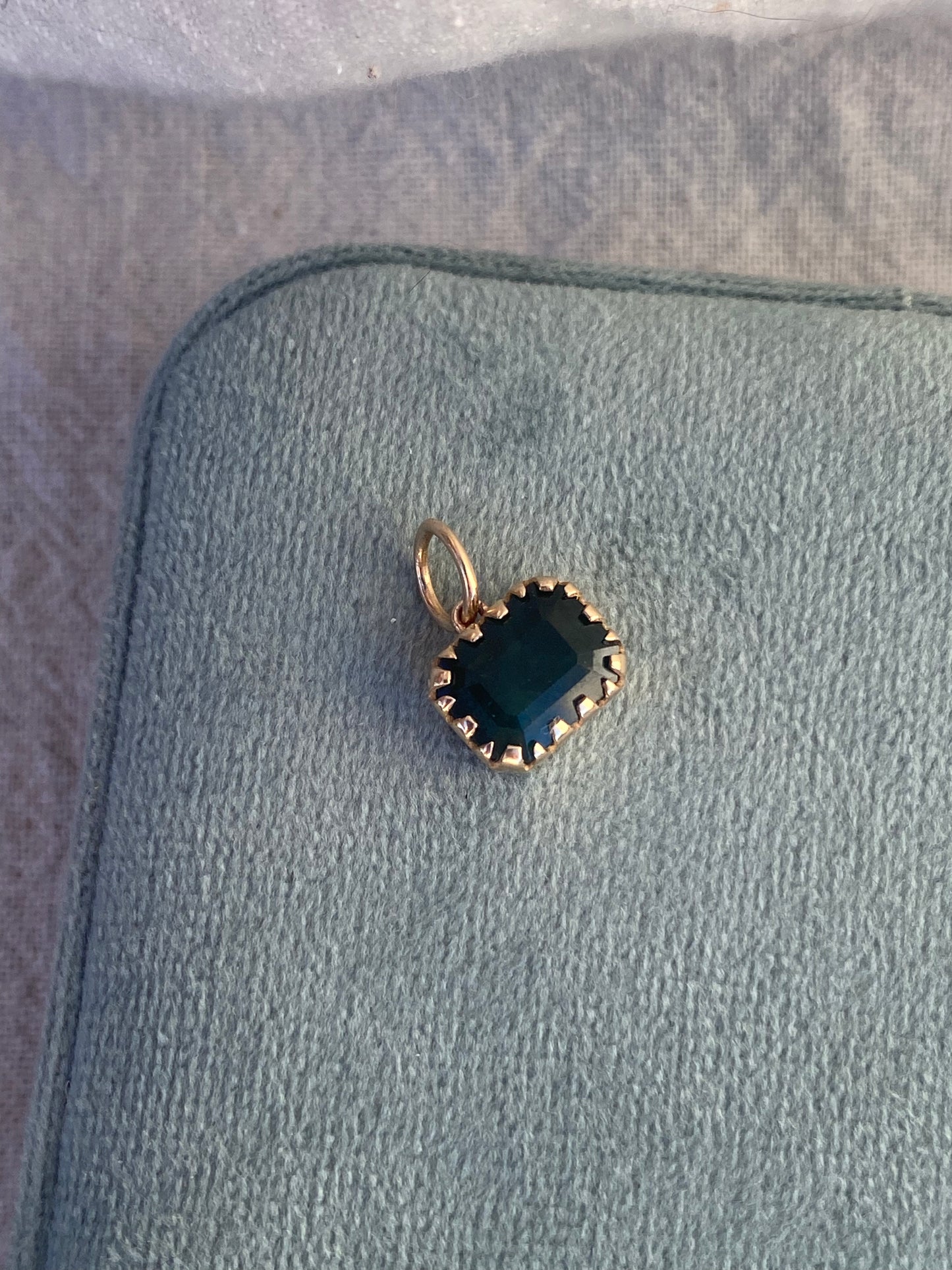 14kt 3.54ctw emerald basket pendant