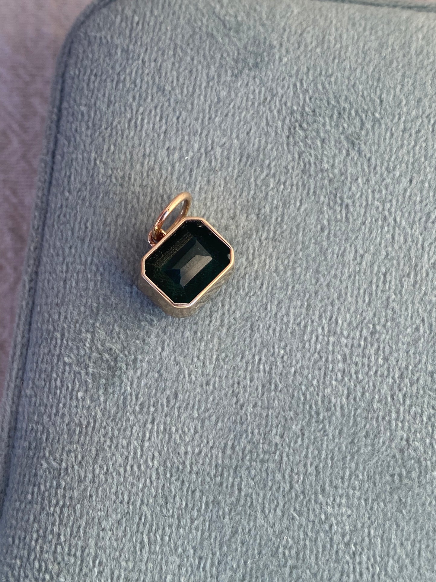 14kt 3.54ctw emerald basket pendant