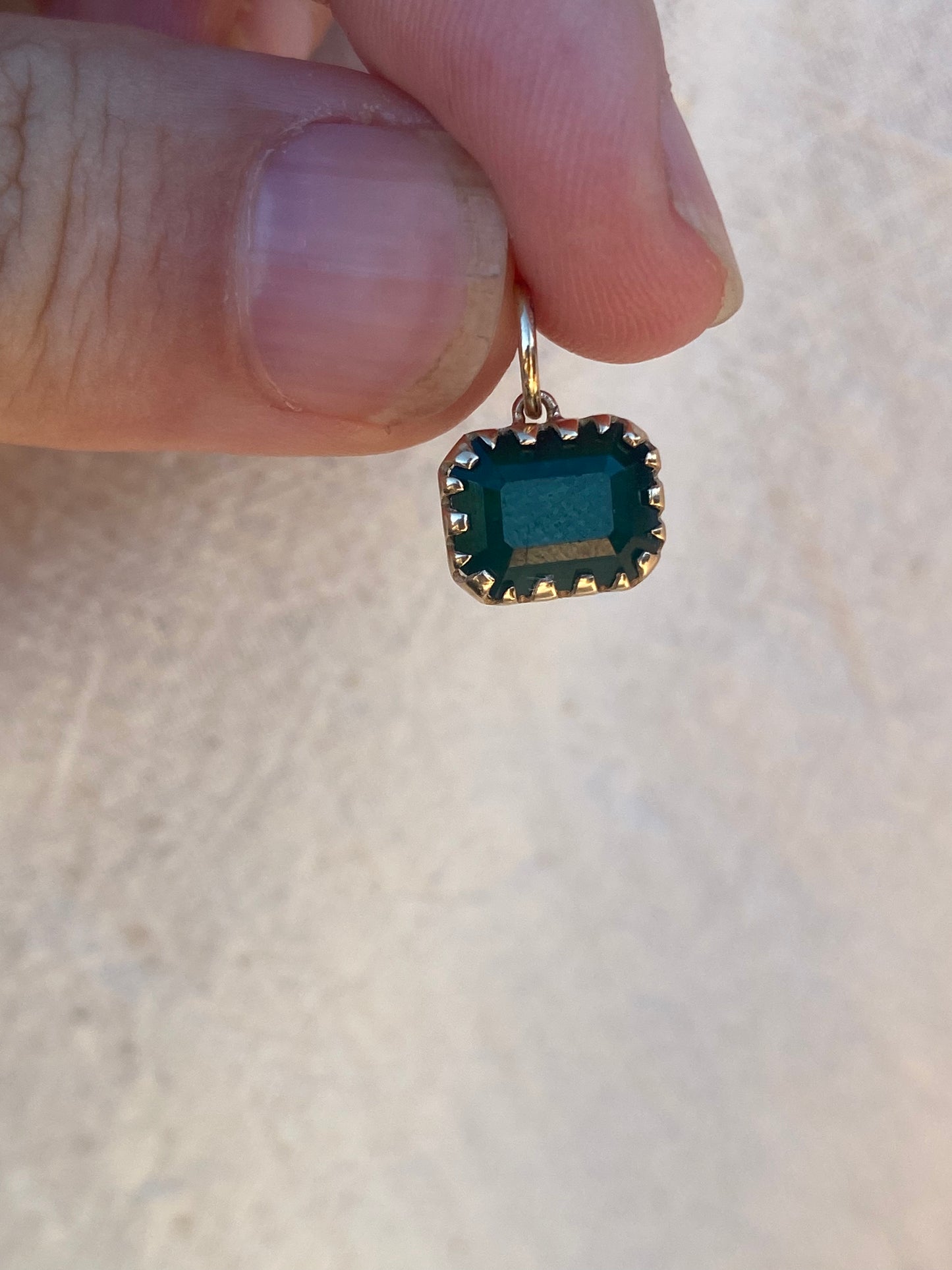 14kt 3.54ctw emerald basket pendant