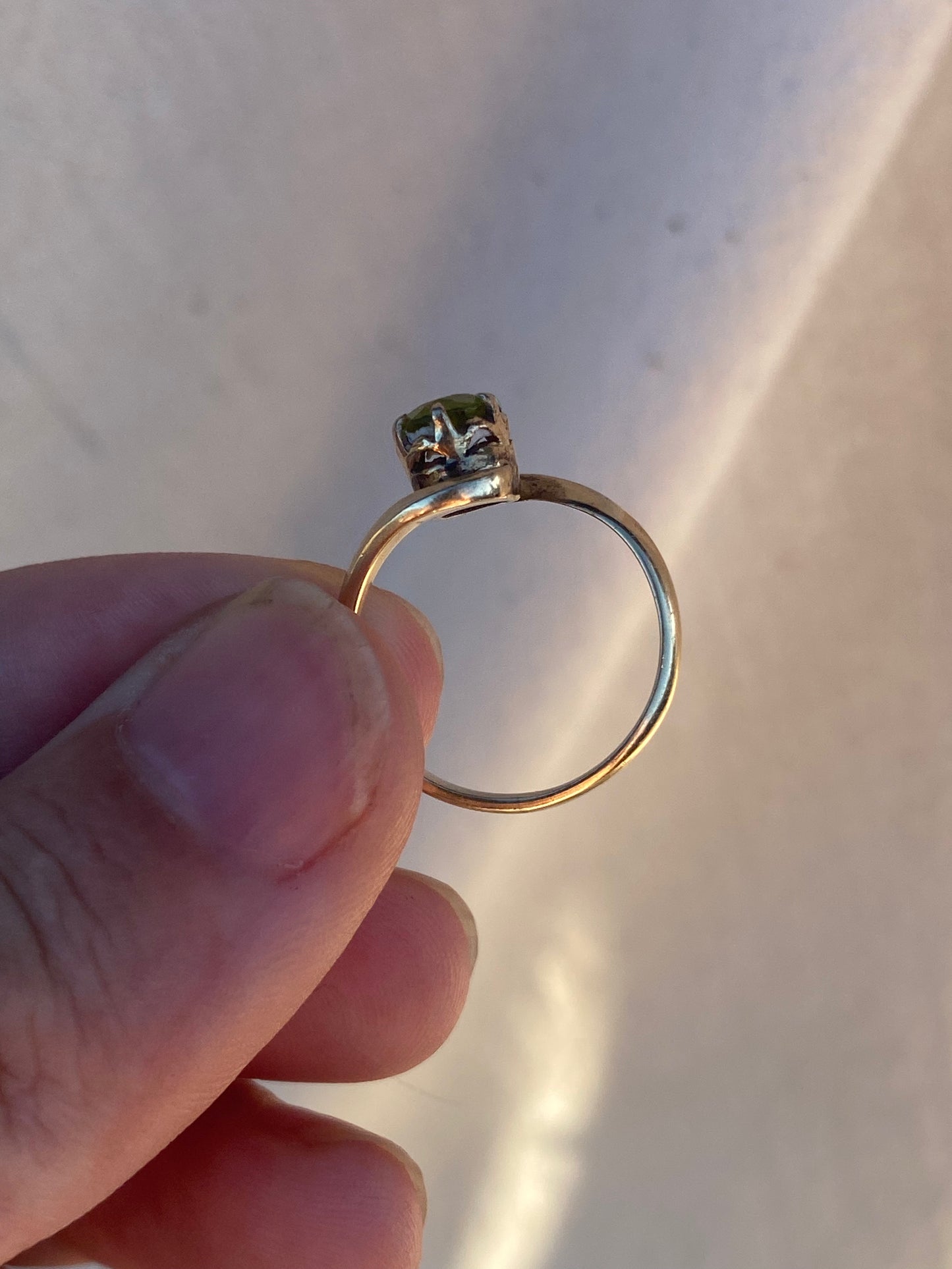 14kt vintage peridot ring