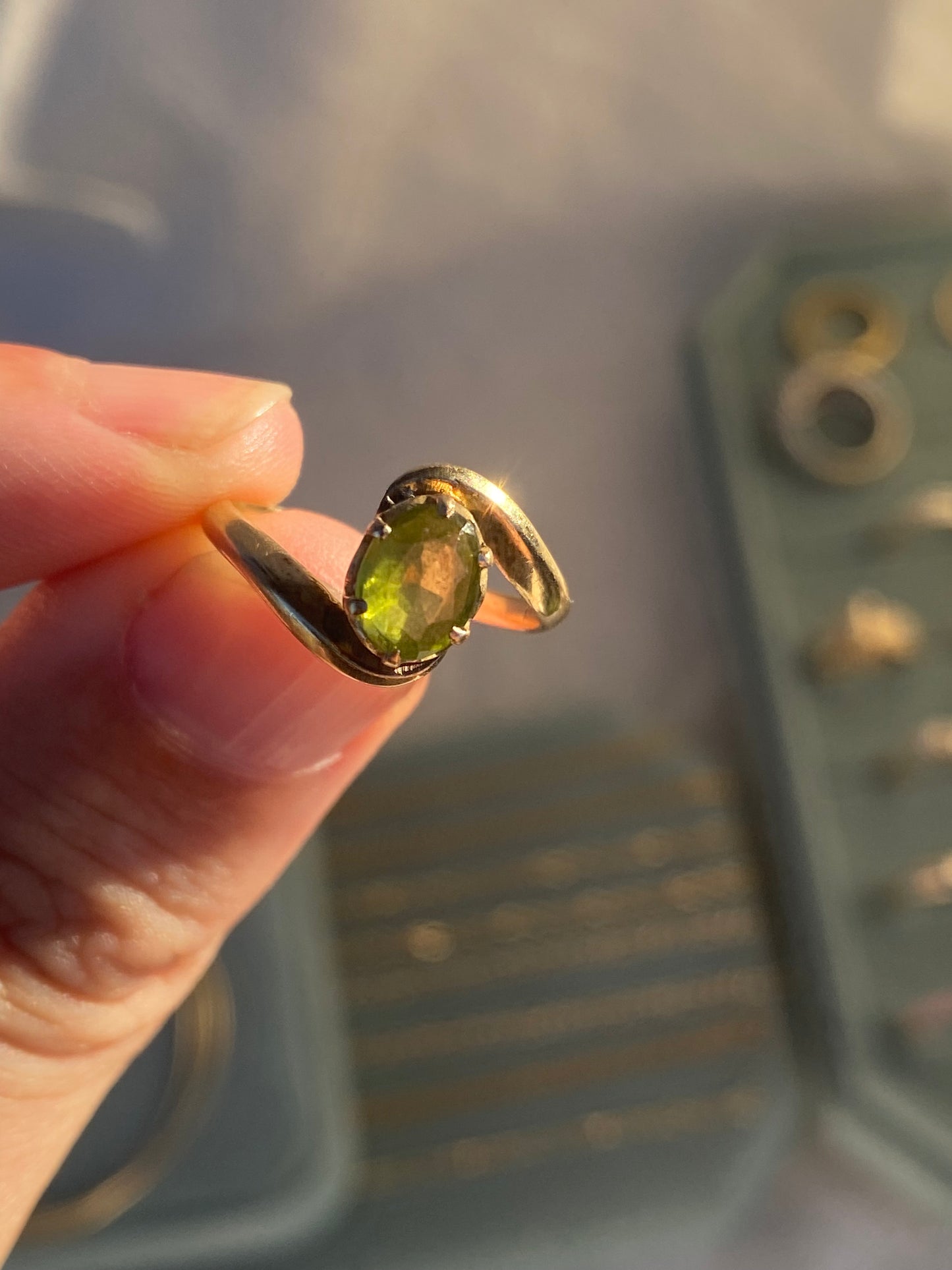 14kt vintage peridot ring